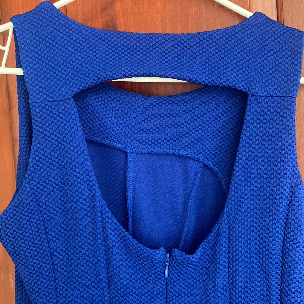 Royal blue color dress by Julian Taylor, size 8. Barely worn. 100% polyester - Picture 3 of 5